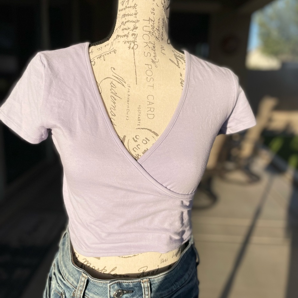 Me to We Essentials Lavendar Crossover Crop Top size S